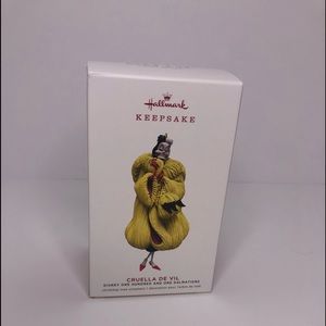 NWT cruella de ville Christmas ornament